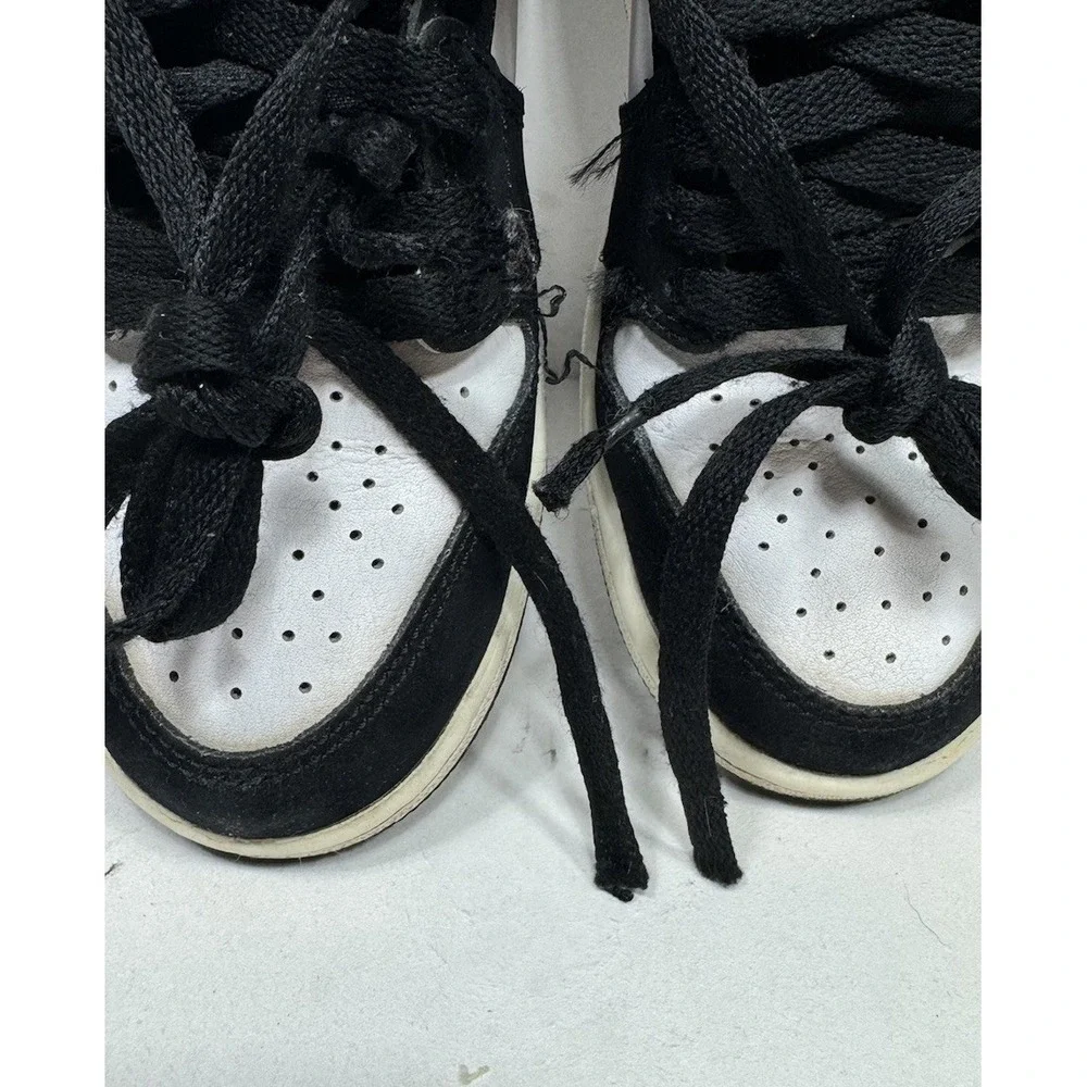Air Jordan 1 High OG GS Valentine's Day GS Size 4Y / Womens 5.5 881426-009